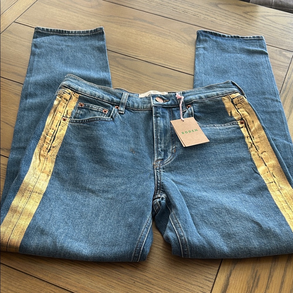 Boden women’s girlfriend mid rise Jeans in Blue with Gold Stripes size 6L